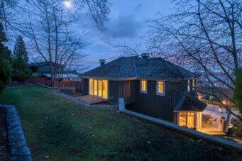 CUSTOM GORGEOUS HOME WITH PANORAMIC VIEW -- 2291 Orchard Ln, West Vancouver